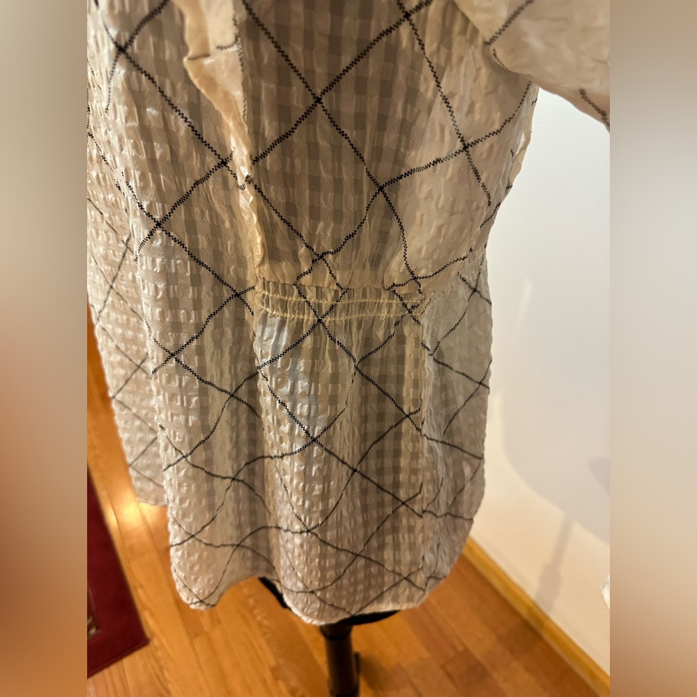 LOFT White Plaid Ruffle Sleeve Blouse Size M in excellent condition - Picture 6 of 16